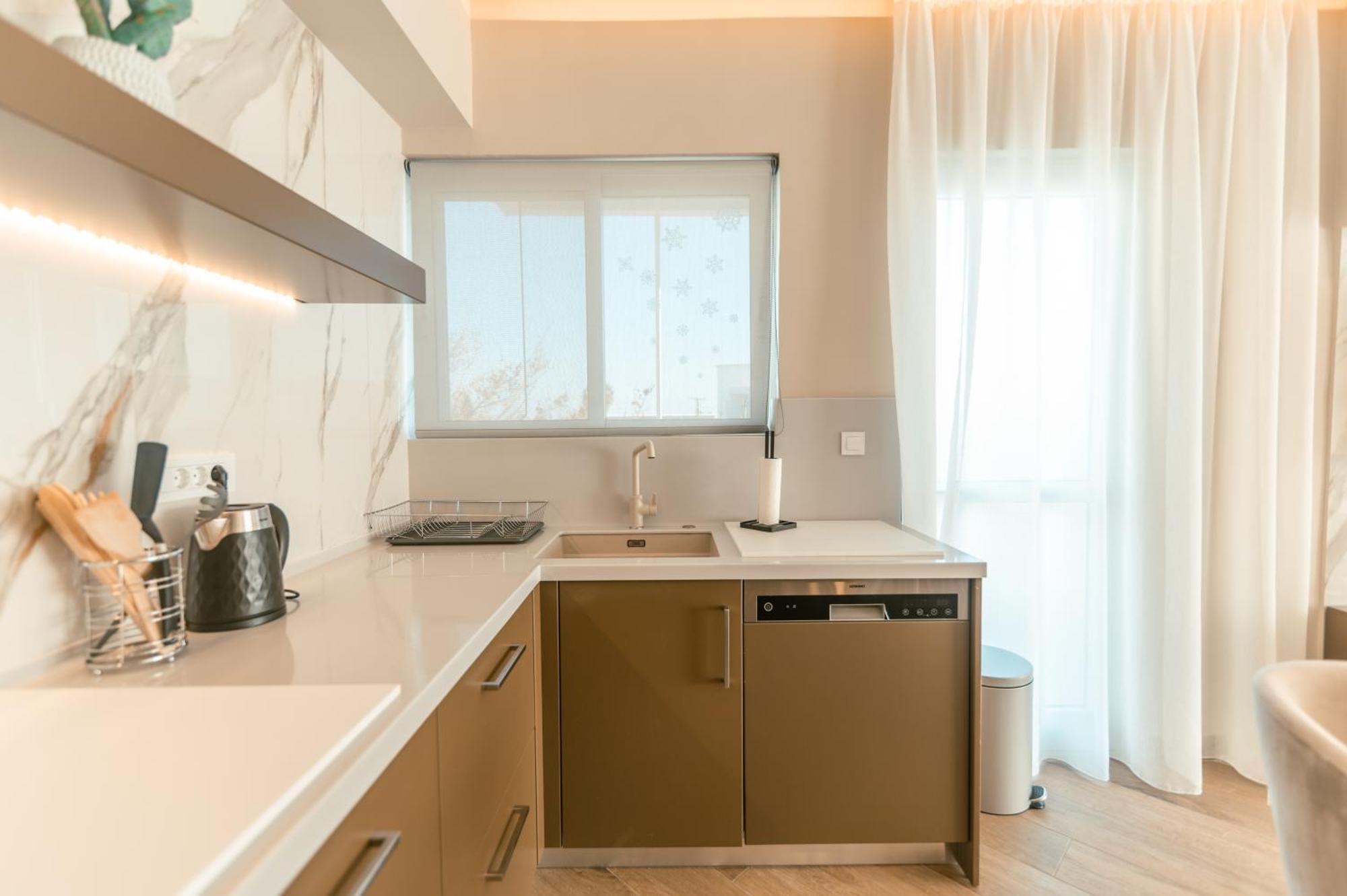 Brand New Elegant Suite Platanion Exterior photo
