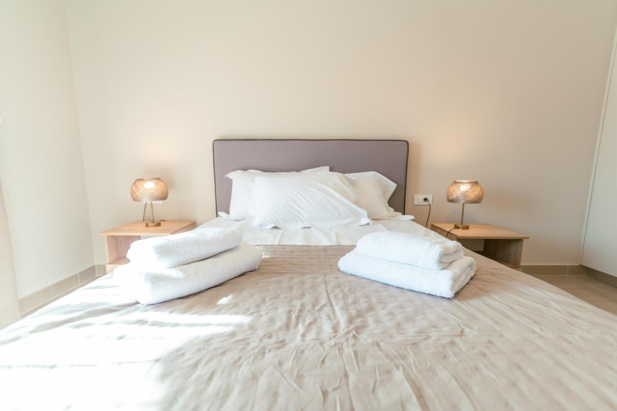 Brand New Elegant Suite Platanion Exterior photo
